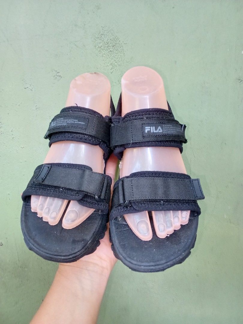 Fila Ray tracer original (Category: Flats & Sandals) located in General Santos City (Dadiangas). Submitted by ukayonlineshoppe (Listing ID 1470477788, Image 2). Description: excellent condition 24cm.