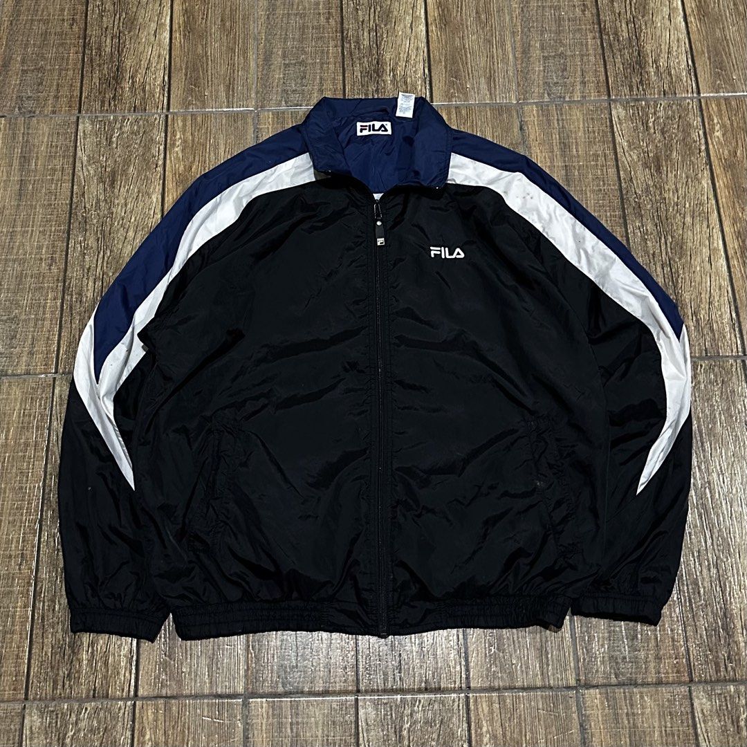 FILA WINDBREAKER (Category: Coats, Jackets and Outerwear) located in Manila. Submitted by urban-vintage_2 (Listing ID 1470531189, Image 1). Description: ISSUE: SEE THE PICS FOR ISSUE (NEED WASH) MOP :GCASH (NO COD) SHIP VIA: LALAMOVE & J&T LOCATION: PASIG CITY LENGTH: 28 WIDTH :24 .