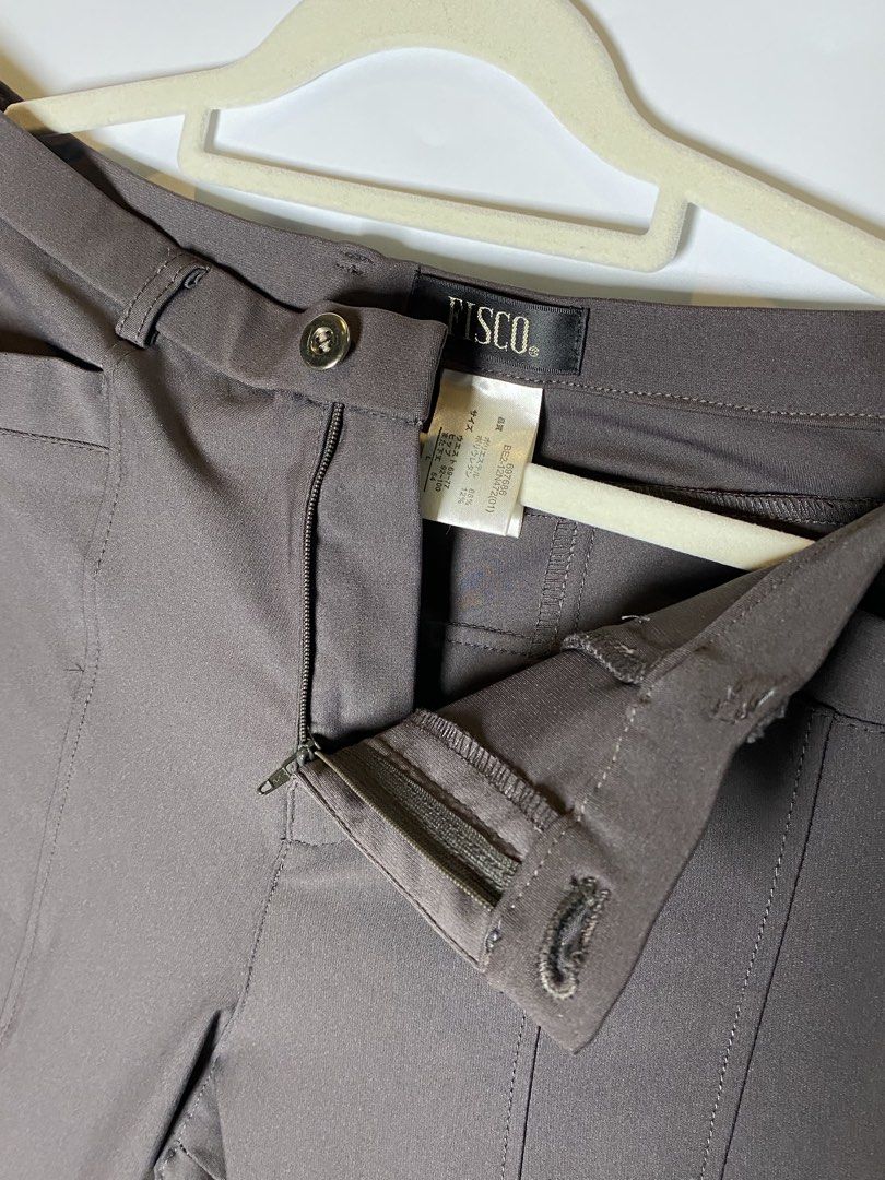 Fisco golf pants (Category: Other Bottoms) located in Makati City. Submitted by indaysukaycloset (Listing ID 1470512742, Image 3). Description: FISCO Golf Pants - Dark Taupe - 15" Waist (30") / 31.5" Length Size: L on tag - Waist 69-77cm - Fits 30-31" Waist: 15" flat = 30" actual - stretch to 32" Hip: up to 100cm Length: 31.5" - Cropped / Ankle length Color: Dark Taupe / Brown Gray Details: Brand: FISCO - Japan Golf 88% Polyester 12% Polyurethane