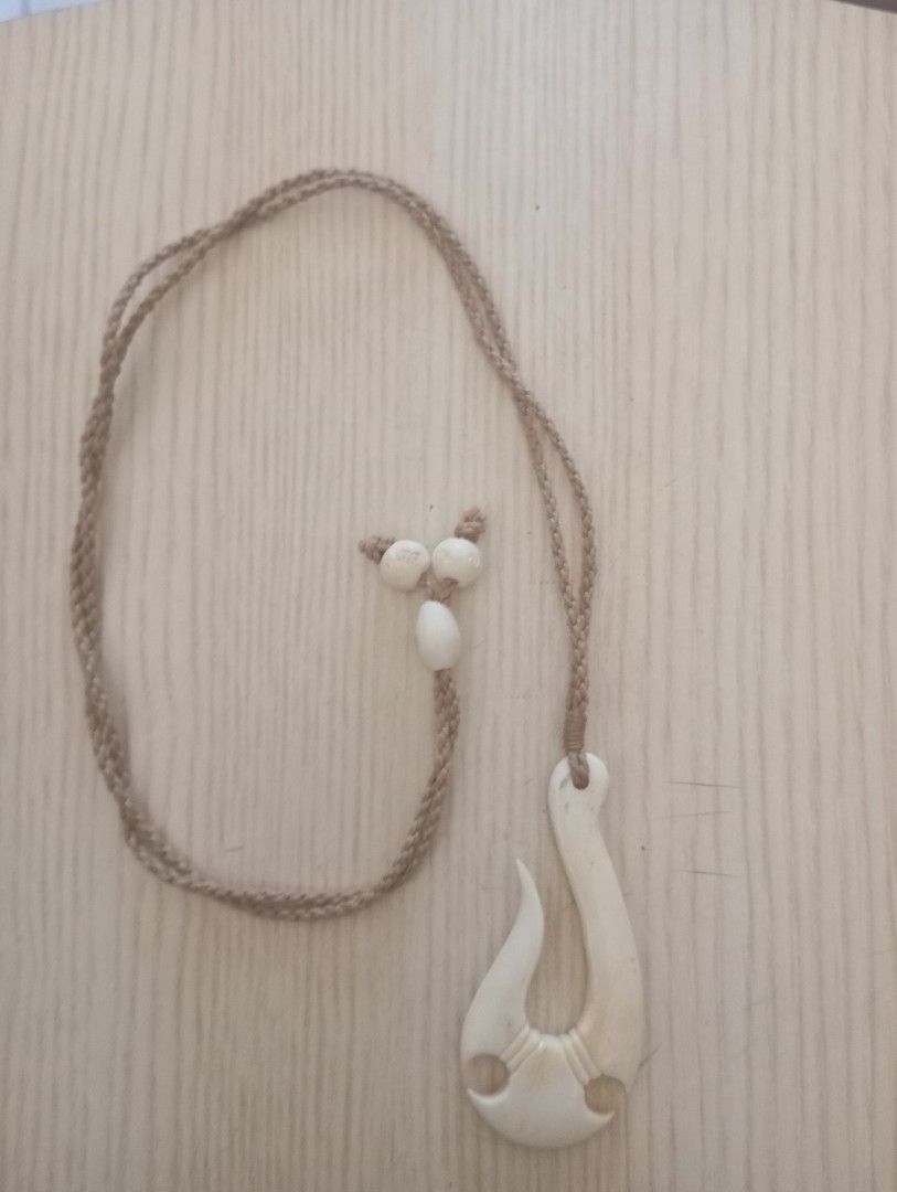 Fish hook bone necklace (Category: Jewelry) located in Las Pinas. Submitted by quick_deals_great_finds2 (Listing ID 1470375008, Image 1). Description: Original bone carved necklace Adjustable size.