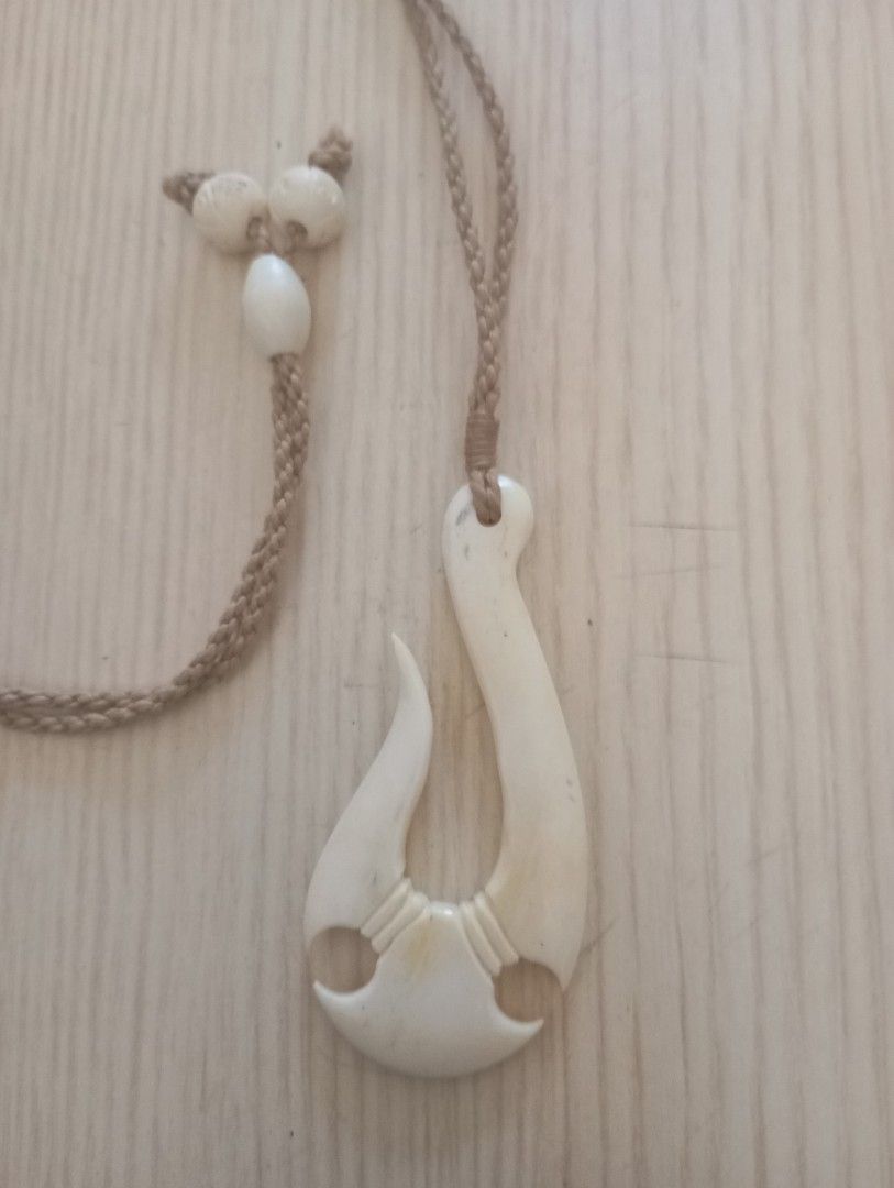Fish hook bone necklace (Category: Jewelry) located in Las Pinas. Submitted by quick_deals_great_finds2 (Listing ID 1470375008, Image 2). Description: Original bone carved necklace Adjustable size.