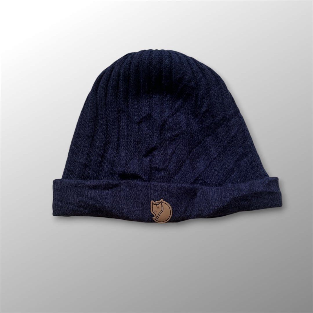 Fjallraven Byron Hat Dark Navy Beanie (Category: Beanies) located in Alabel. Submitted by rndm.f1nds (Listing ID 1470372677, Image 1). Description: No Issue.