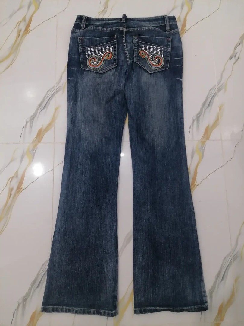 Flared jeans (Category: Jeans) located in Manila. Submitted by _thriftyay (Listing ID 1470384040, Image 2). Description: size on the picture. price can go lower if negotiable.