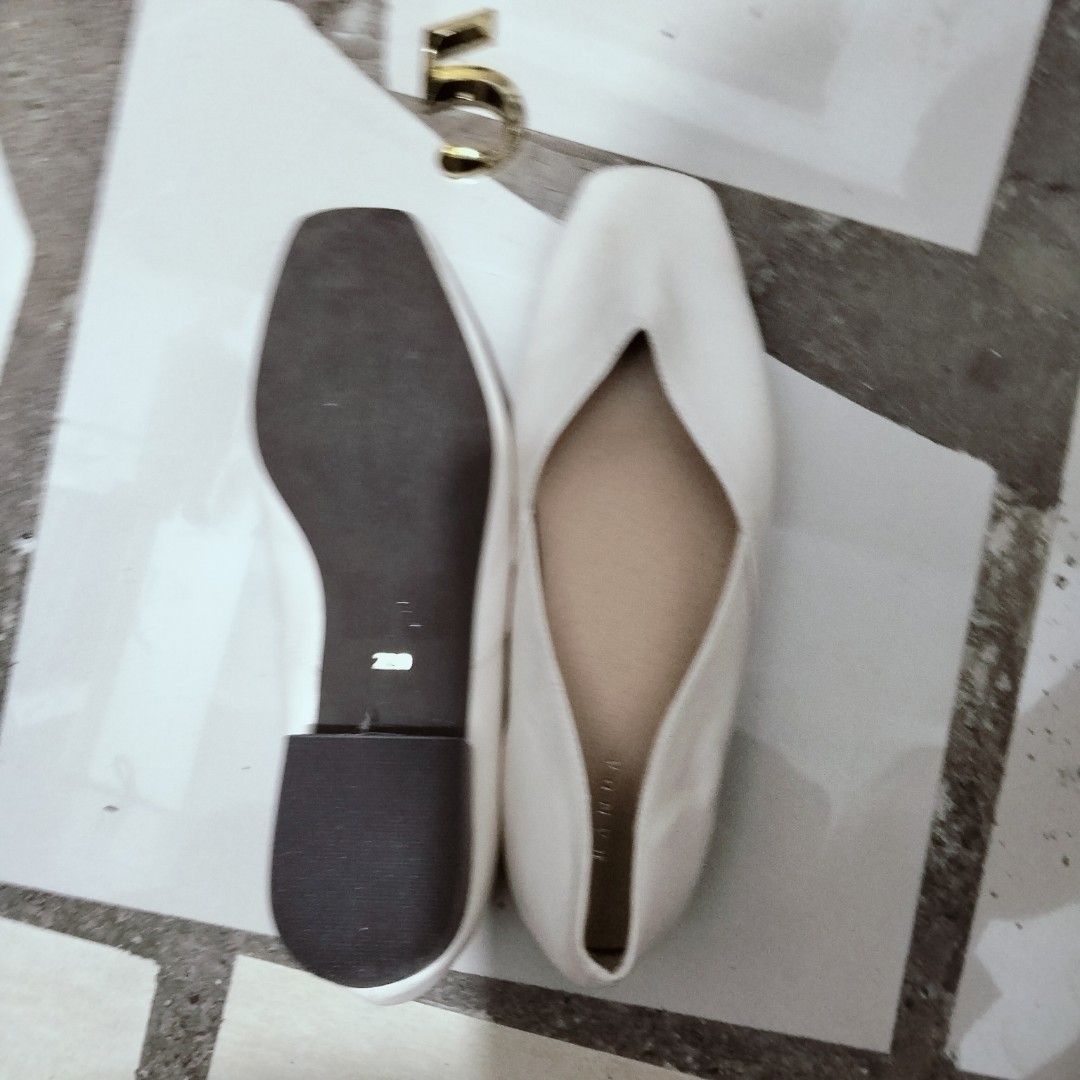 Flats (Category: Sandals) located in El Salvador. Submitted by francheskaukayukay (Listing ID 1470440702, Image 3). Description: .