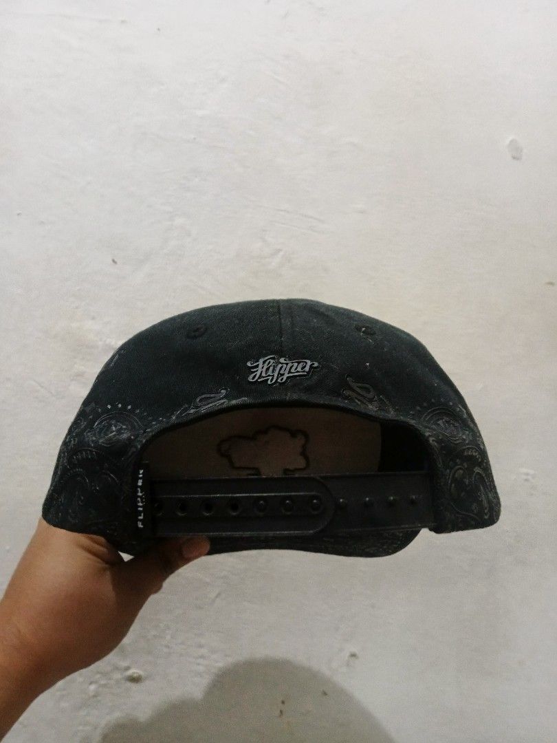 Flipper Black Bandana Pattern Snapback Cap (Category: Caps & Hats) located in Manila. Submitted by anjiegadgets (Listing ID 1470408122, Image 2). Description: Good condition padeform nyonalang - Brand: Flipper - Style: Black snapback hat with all-over embossed paisley bandana design - Features: Unique speckled brim and adjustable plastic snap closure - Interior: Branded taping with "Stay Classy Good Vibes Only" tags - Condition: Clean, well-maint