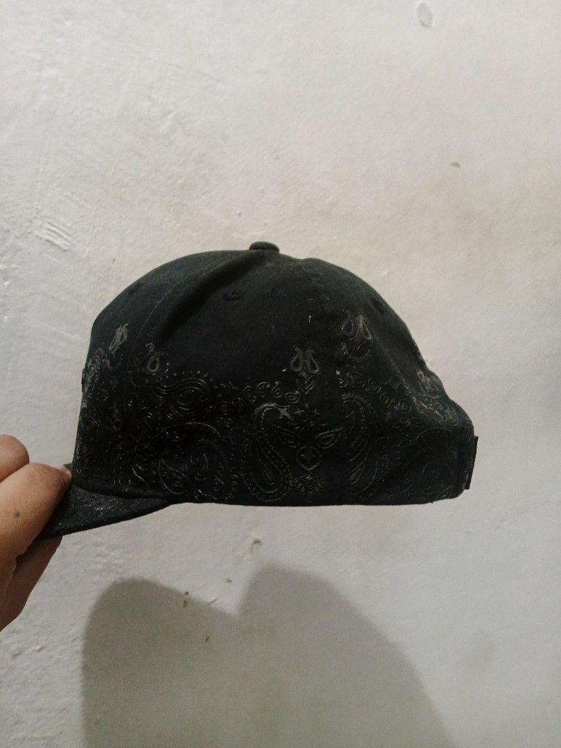 Flipper Black Bandana Pattern Snapback Cap (Category: Caps & Hats) located in Manila. Submitted by anjiegadgets (Listing ID 1470408122, Image 3). Description: Good condition padeform nyonalang - Brand: Flipper - Style: Black snapback hat with all-over embossed paisley bandana design - Features: Unique speckled brim and adjustable plastic snap closure - Interior: Branded taping with "Stay Classy Good Vibes Only" tags - Condition: Clean, well-maint