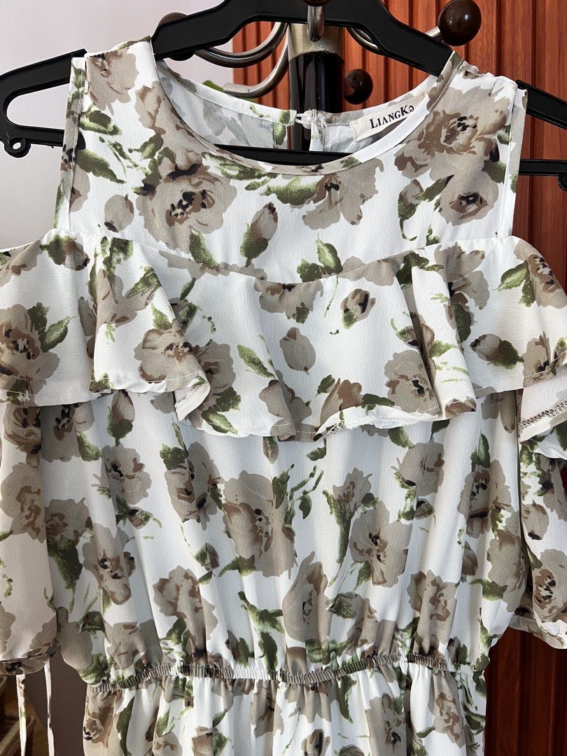 Floral Bakuna Dress (Category: Dresses) located in San Pablo. Submitted by lamujer_stonewareph (Listing ID 1470409203, Image 3). Description: Medium Below the knee Garterized waistline VGC.
