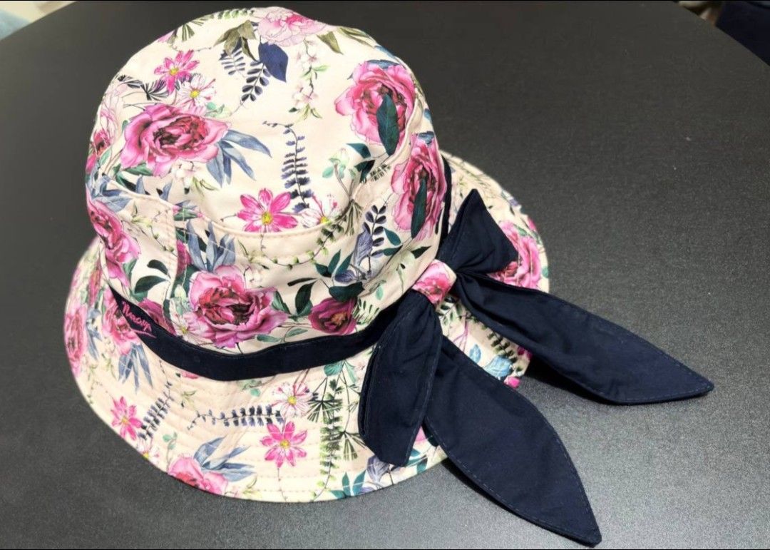 Floral beach hat (Category: Hats & Beanies) located in Taguig. Submitted by lilachaze (Listing ID 1470384331, Image 2). Description: .