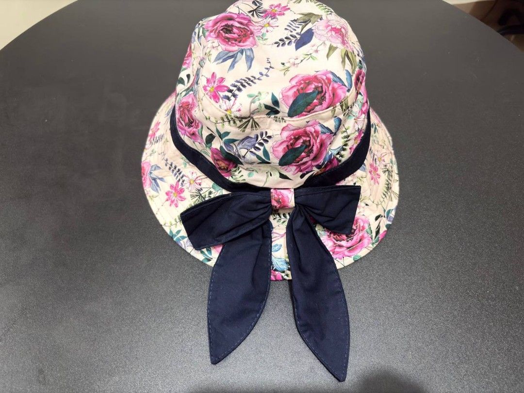 Floral beach hat (Category: Hats & Beanies) located in Taguig. Submitted by lilachaze (Listing ID 1470384331, Image 3). Description: .