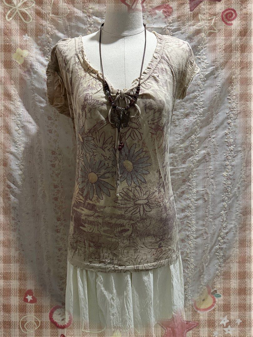 floral peasant top (Category: Blouses) located in San Pedro. Submitted by swiit_fruutz (Listing ID 1470385268, Image 1). Description: (SKIRT NOT INCLUDED) 𑣲𝄞 size: S-L mine: 150 𝓨𝓸𝓾 𝓬𝓪𝓷 𝓹𝓪𝓲𝓻 𝓲𝓽 𝔀𝓲𝓽𝓱… cream or beige brown arm warmers, long skirt, short leg warmers/chunky mary janes ᯓ‎𝄞 REMINDER All clothes are preloved. By proceeding with your purchase, you acknowledge and agree to this condition and confirm that you have read t