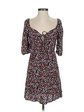 Floral Print Square Neck Tie-Front Mini Dress (Category: Dresses) located in Paranaque City. Submitted by calm_youngstore7 (Listing ID 1470441682, Image 2). Description: - Style: Black floral mini dress - Neckline: Sweetheart with front tie detail - Sleeves: Short puff sleeves with ruffled cuffs - Fit: Fitted bodice with a gently flared hem - Occasion: Perfect for warm weather and casual daytime outings - Condition: Brand new / Excellent.