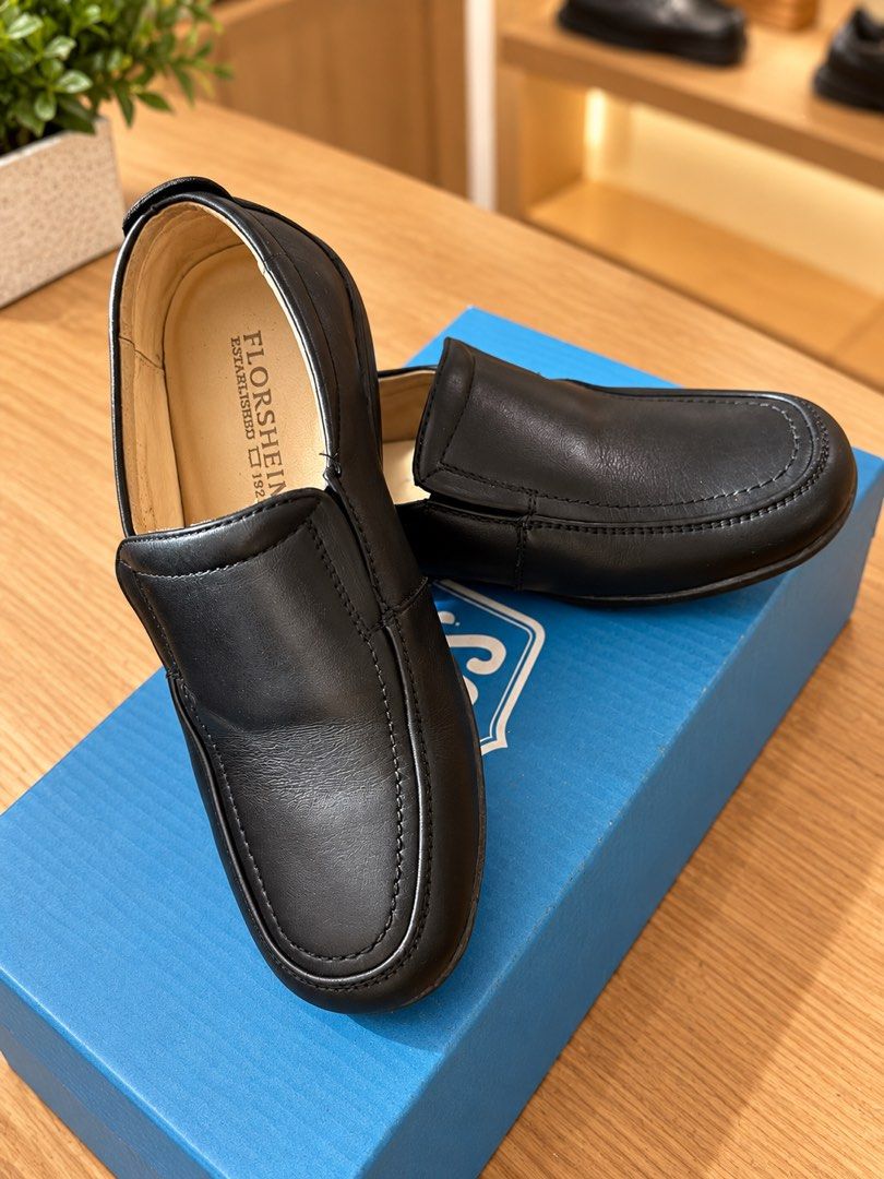 Florsheim Kids (Category: Babies & Kids Fashion) located in Manila. Submitted by bragmybags (Listing ID 1470351368, Image 2). Description: Size 28.