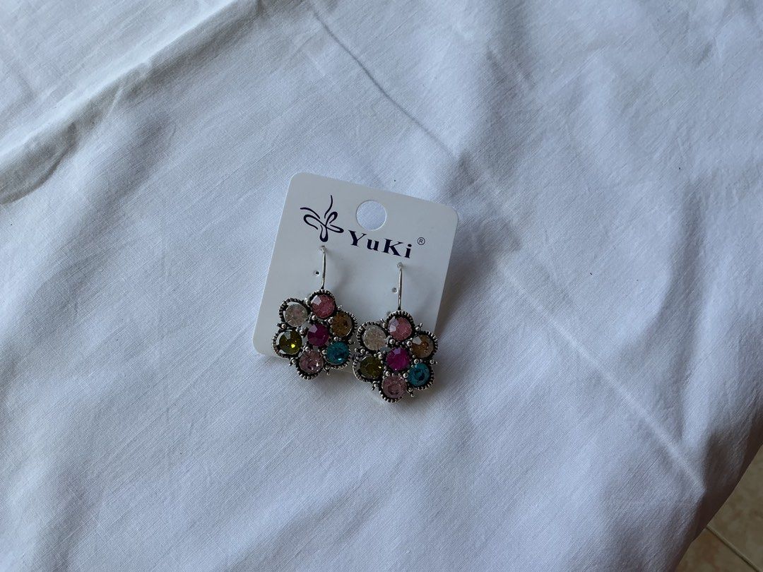Flower Gem Statement Earrings (Category: Earrings) located in Pinamalayan. Submitted by _dragonfly (Listing ID 1470376475, Image 2). Description: 100 take all 40 each .