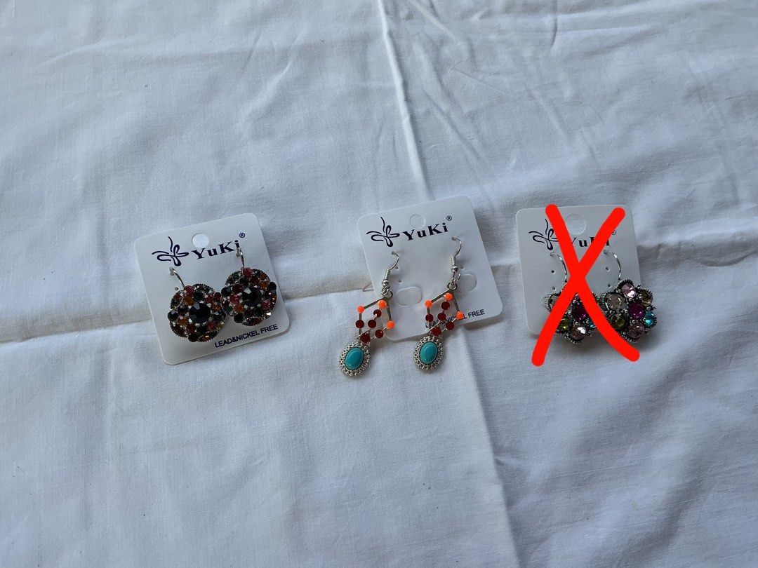Flower Gem Statement Earrings (Category: Earrings) located in Pinamalayan. Submitted by _dragonfly (Listing ID 1470376475, Image 1). Description: 100 take all 40 each .