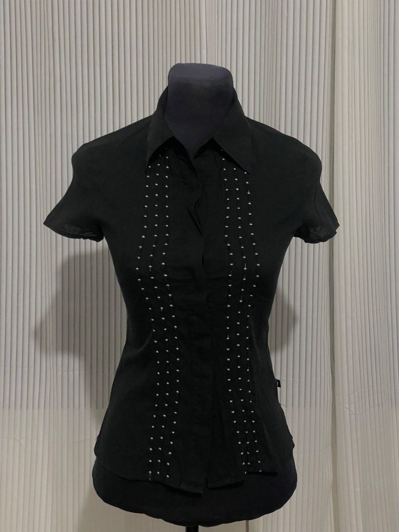 Flowers Brand Black Polo Top (Category: Others Tops) located in Tuguegarao City. Submitted by ziggerryy (Listing ID 1470522587, Image 2). Description: No flaws. No holes. Can pass as new. Fits XXS-Semi Small Super nice material.