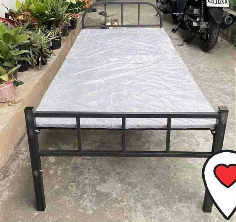 FOLDING BED HEAVY DUTY (Category: Bed Frames & Mattresses) located in Manila. Submitted by zhaeila23 (Listing ID 1470410499, Image 3). Description: Onhand brandnew ‼️ P1,600 only ‼️ Goods quality 👌 Folding bed 🛏️ No foam Size: 180cm X 73cm x 70cm 📌 Location: brgy san miguel pasig 📌 Deliver plus sf cod or gcash payment same day delivery 🚚.