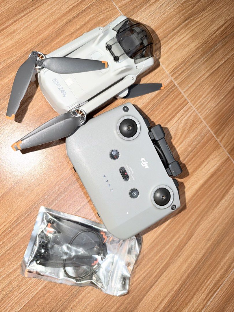 FOR SALE: DJI Mini 3 with Controller (Category: Drones) located in Manila. Submitted by omega032197 (Listing ID 1470388742, Image 3). Description: FOR SALE: DJI Mini 3 with Controller 💰 Price: ₱10,000 📍 Pampanga | Meetup only Good as new at once pa lang nagamit sa Zamboanga. Kasama sa unit: • Remote controller • 1 battery, walang extra battery • Camera/gimbal cover • Extra propellers at iba pang accessories na nasa photos Actual photos and vide