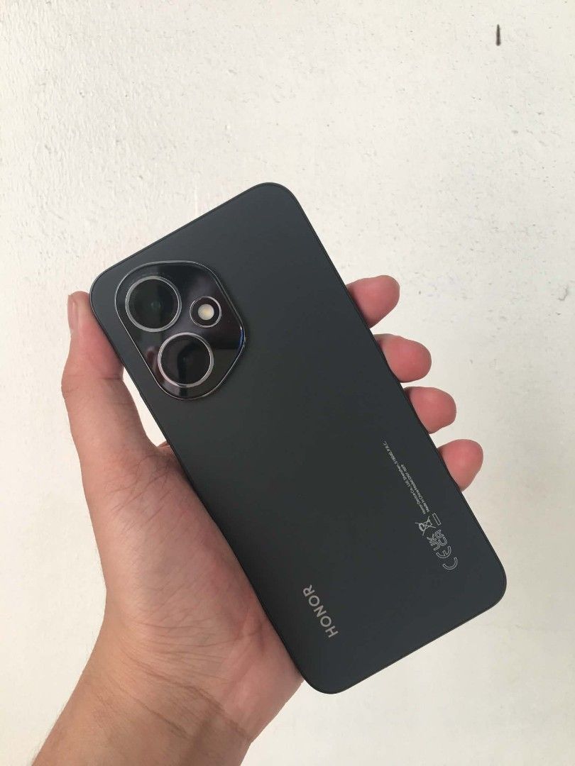 FOR SALE! HONOR 400 5G (Category: Android Others) located in Manila. Submitted by exhilaratingpapaya (Listing ID 1470411384, Image 3). Description: HONOR 400 5G — For Sale Display: 6.55" AMOLED, 120Hz, 5000nits peak brightness Processor: Qualcomm Snapdragon 7 Gen 3 RAM/Storage: 12GB RAM + 512GB ROM Camera: 200MP Main + 12MP Ultrawide | 50MP Front Cam Battery: 6000mAh, 80W SuperCharge OS: MagicOS 9.0 (Android 15) Connectivity: 5G, Dual SIM, Wi-Fi 