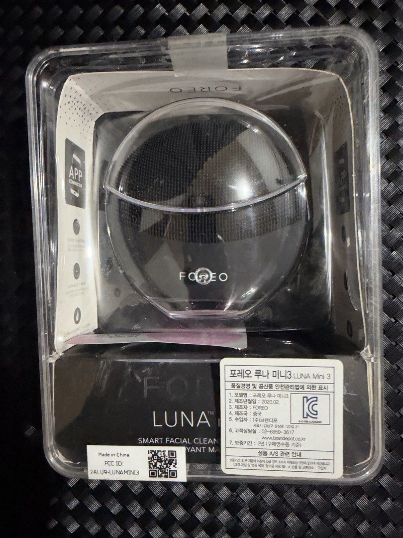 Foreo Luna Mini 3 Smart Facial Cleansing Device (Category: Face Care) located in Cabanatuan. Submitted by bravewhale.7fcc69 (Listing ID 1470362027, Image 1). Description: - Item: Foreo Luna Mini 3 Smart Facial Cleansing Massager - Color: Sleek Black - unused opened, in original plastic and cardboard box - Features: App-connected for customized cleansing routines - Authenticity: Comes with Korean retail label, QR code, and FCC ID details - Rationa