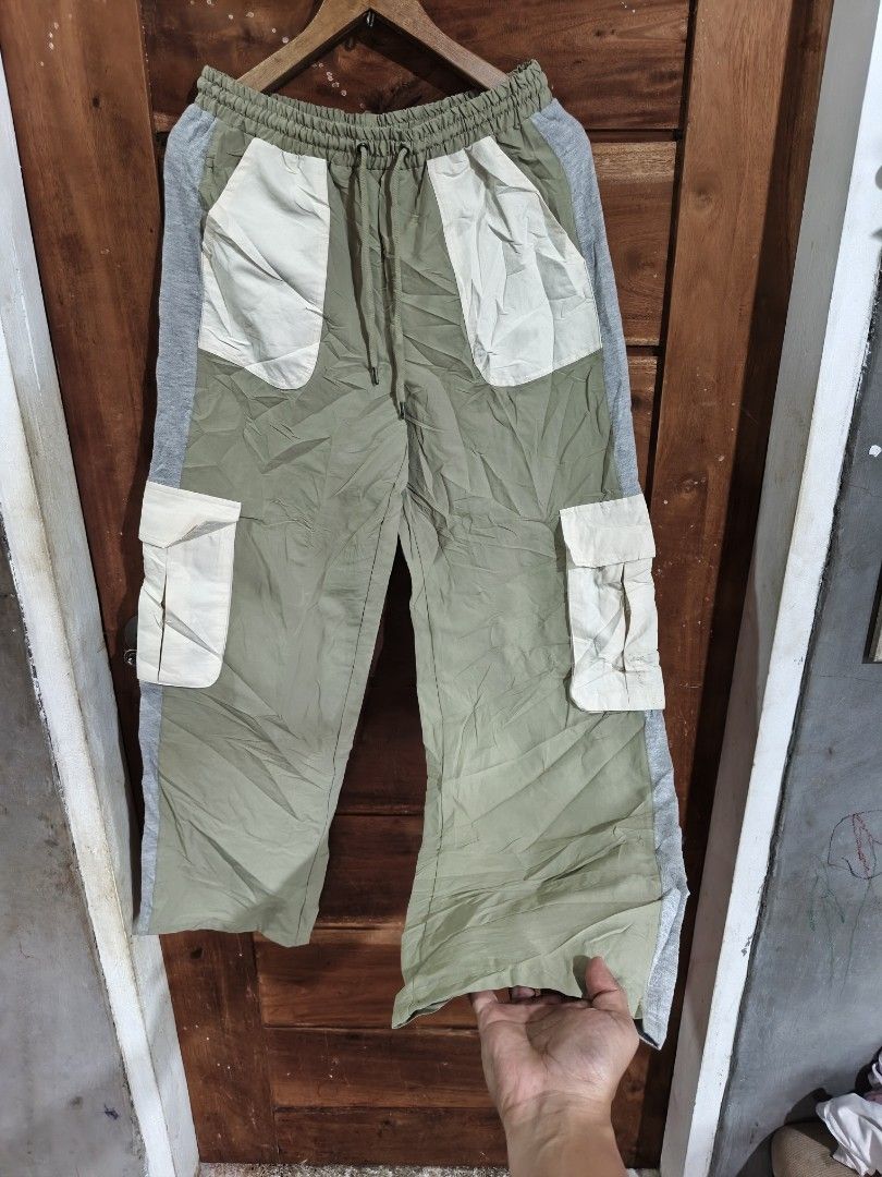 FOREVER21 BAGGY PANTS (Category: Jeans) located in Tagum. Submitted by danelle_closet1106 (Listing ID 1470405349, Image 2). Description: AS NEW CONDITION NO ISSUE SIZE:MEDIUM NEED WASH ONLY.
