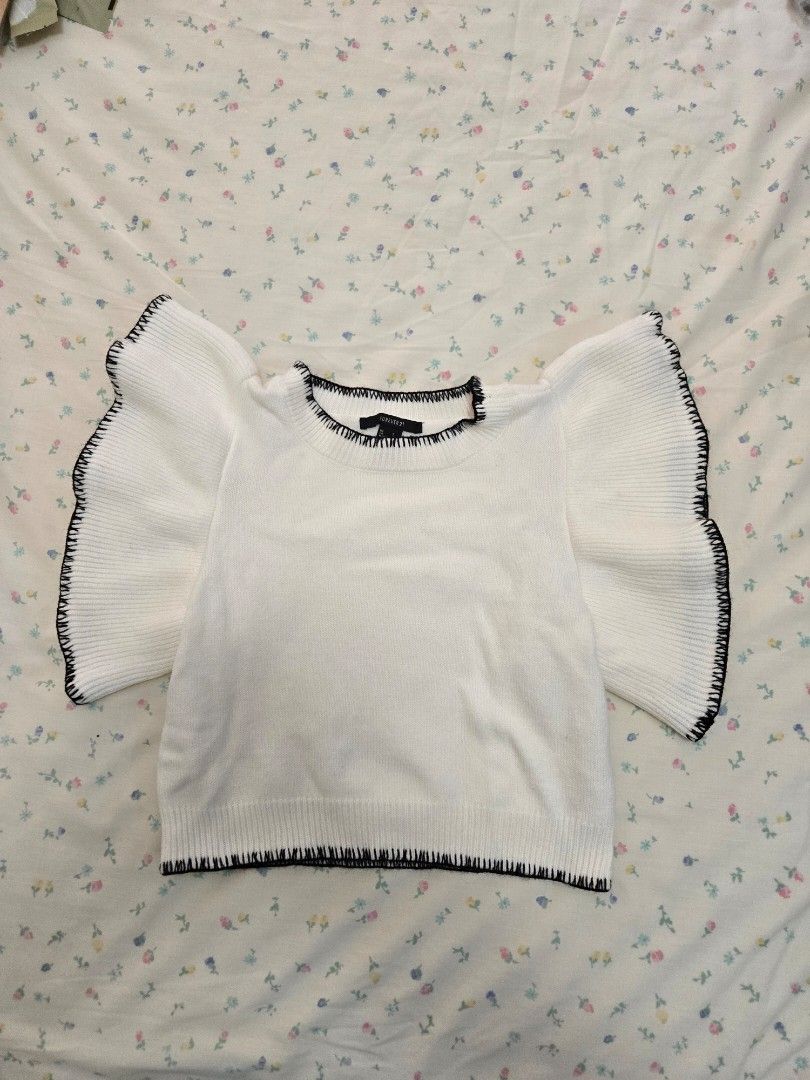 Forever21 knitted crop top ruffle sleeve (Category: Blouses) located in Manila. Submitted by chocomoose (Listing ID 1470383610, Image 1). Description: Like new. No flaw..no stain. Knitted material can stretch can fit XS Crop top.