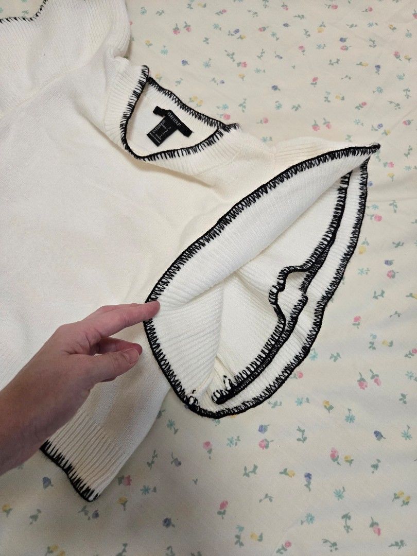 Forever21 knitted crop top ruffle sleeve (Category: Blouses) located in Manila. Submitted by chocomoose (Listing ID 1470383610, Image 3). Description: Like new. No flaw..no stain. Knitted material can stretch can fit XS Crop top.