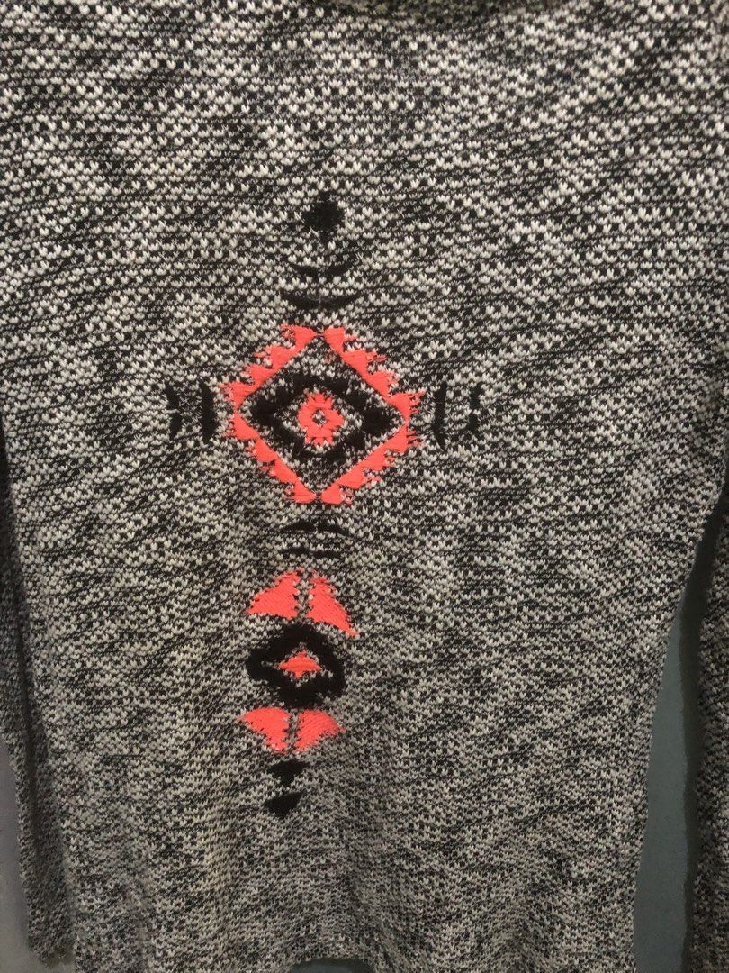 Forever 21 Aztec Print Knit Sweater Grey Size S (Category: Longsleeves) located in Quezon City. Submitted by unique2shop (Listing ID 1470404324, Image 2). Description: - Brand: Forever 21 - Size: S (tag attached inside collar) - Color: Grey, white, with black and neon pink Aztec diamond pattern - Style: Crew neckline, long sleeves, regular fit - Material: Textured knit fabric - Condition: Clean, no flaws noticed - MOP. GCASH - DELIVERY. GRAB - SH