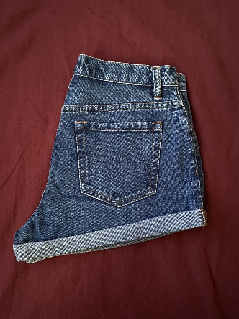 Forever 21 Cuffed Denim Shorts (Category: Shorts) located in Manila. Submitted by love_mami (Listing ID 1470439586, Image 3). Description: - Brand: Forever 21 - Conditions: 9-10 used twice malutong pa - Color: Dark blue denim - Size: 27-28 waist - Details: Rolled cuffs, classic five-pocket design, belt loops, button and zip fly closure - Origin: Made in China.