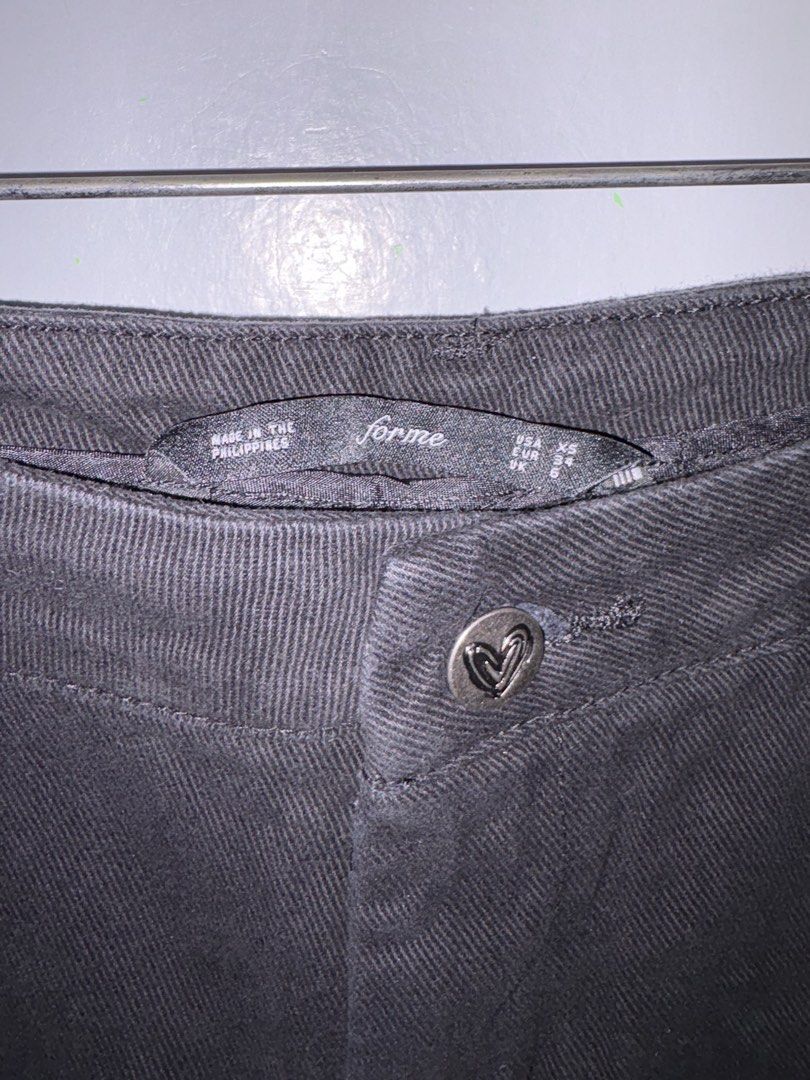 Forme Black Cropped Pants Size XS (Category: Jeans) located in Manila. Submitted by margascloset_ (Listing ID 1470492158, Image 2). Description: - Size: XS (EUR 34) - Color: Solid Black - Fit: Straight-leg cropped pants - Condition: Good, clean with no flaws .