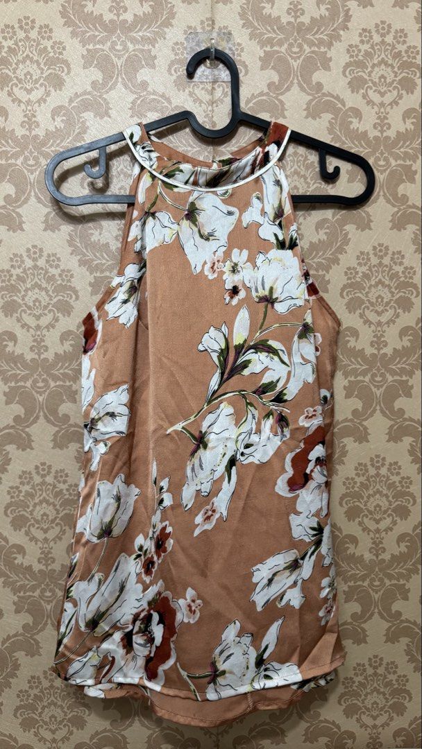 Forme Floral Print Halter Neck Blouse Size M (Category: Blouses) located in San Pedro. Submitted by abbbnnn (Listing ID 1470413550, Image 1). Description: - Brand: Forme - Style: Halter neck blouse with back button closure - Design: Dusty orange with a large white floral pattern - Material: Smooth, satin-like fabric - Size: M / EUR 38 / UK 10.