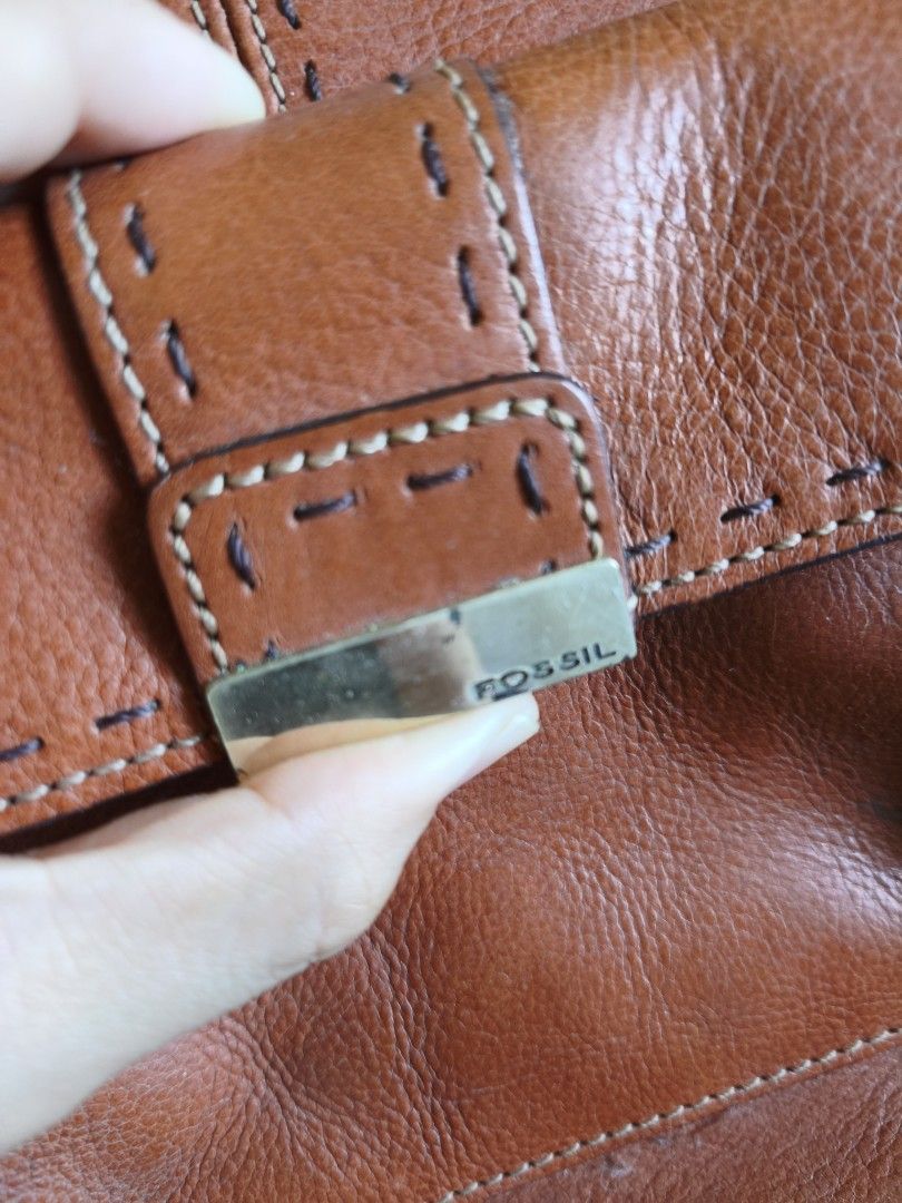 Fossil Brown Leather Shoulder Bag with Key Charm (Category: Shoulder Bags) located in Alaminos. Submitted by fayesbook (Listing ID 1470407951, Image 2). Description: - Authentic Fossil shoulder bag in a versatile tan brown genuine leather - Chic contrast stitching along the edges and single strap - Front flap pocket with metal clasp branding and iconic hanging metal key charm - Secure zippered top closure to keep your essentials safe - Condition: