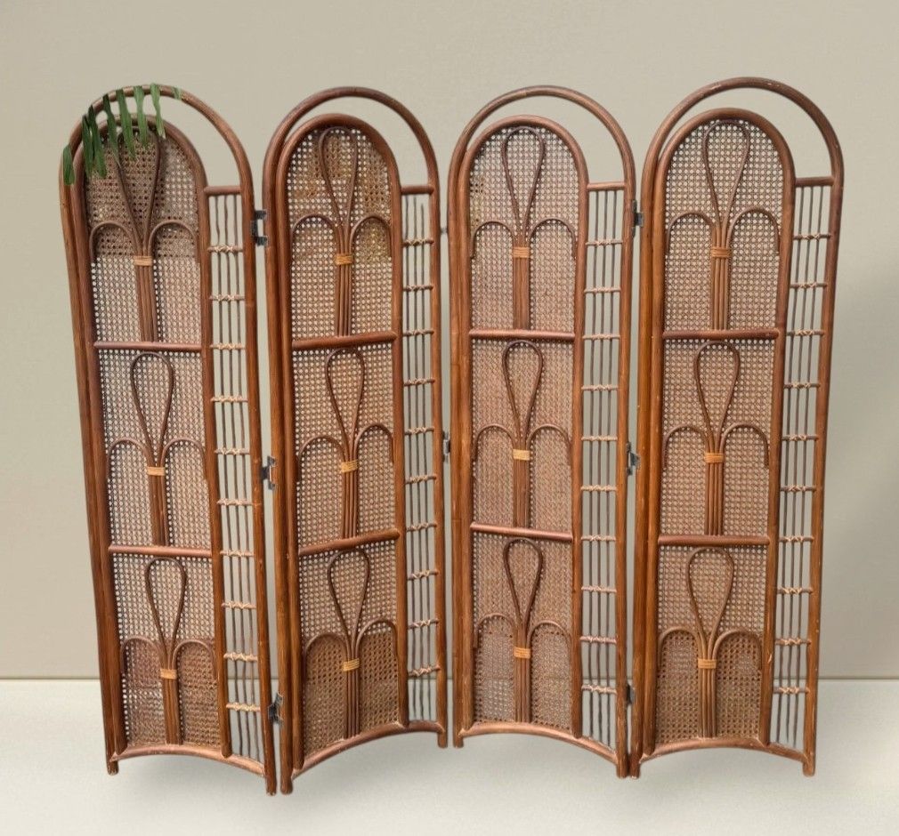 Four Panel Solihiya Divider Partition Wall (Category: Wall Decor) located in Quezon City. Submitted by dannikkishoppe2 (Listing ID 1470463126, Image 1). Description: Four Panel Solihiya Divider Partition Wall‼️₱5800‼️ H: 160 L: 172 cm Used but still in good condition Minor scuffs, scratches Please manage your expectations as there might be minimal flaws. Color may vary due to lighting, it may appear darker or lighter in person. Check photos first