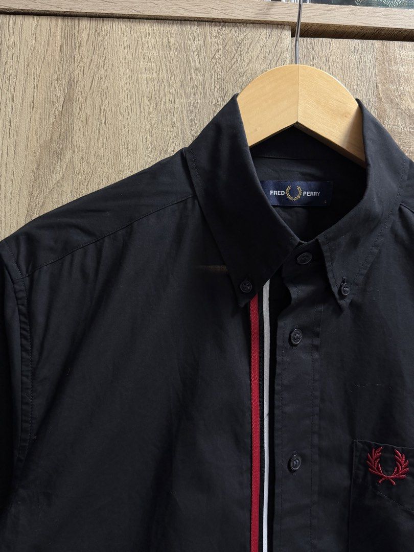 Fred Perry Buttondown Longsleeve (Category: Formal Shirts) located in Imus. Submitted by rckrmns (Listing ID 1470494146, Image 3). Description: Fred Perry Buttondown Longsleeve Size S W- 19.5 L- 28 Good as New 1,800 .
