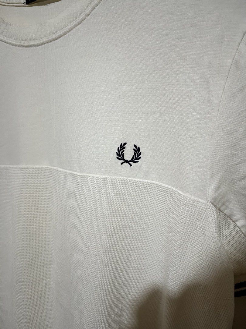 fred perry shirt (Category: Tshirts & Polo Shirts ) located in San Francisco. Submitted by dckim_19 (Listing ID 1470511549, Image 2). Description: Excellent condi No issue Size medium Width : 20 Length : 27.