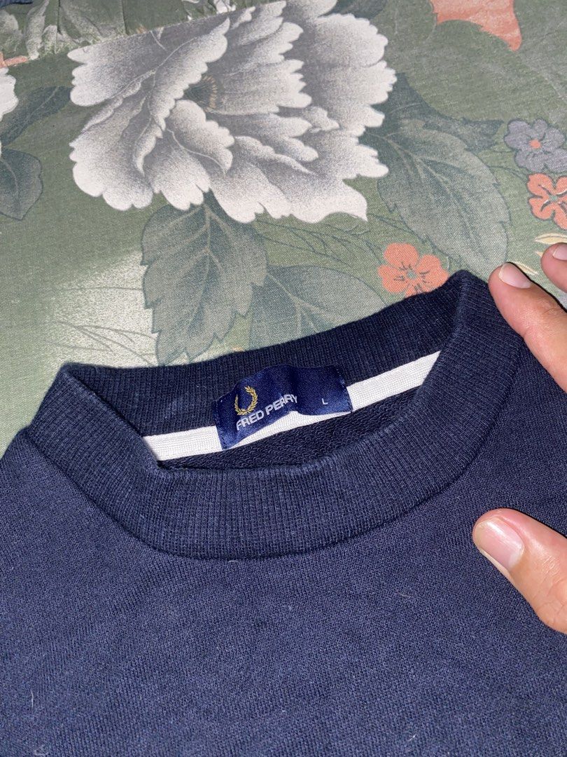 FRED PERRY SWEATER LARGE (Category: Coats, Jackets and Outerwear) located in Cebu City. Submitted by akumo23 (Listing ID 1470430691, Image 3). Description: FREDPERRY SWEATER SIZE LARGE 22X28 NA NANAKAL PA ANG LEEG NAVY BLUE COLORWAY AS NEW 800 SHIPPED .