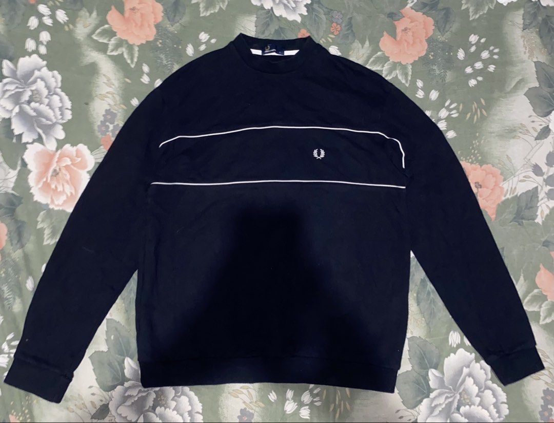 FRED PERRY SWEATER LARGE (Category: Coats, Jackets and Outerwear) located in Cebu City. Submitted by akumo23 (Listing ID 1470430691, Image 1). Description: FREDPERRY SWEATER SIZE LARGE 22X28 NA NANAKAL PA ANG LEEG NAVY BLUE COLORWAY AS NEW 800 SHIPPED .