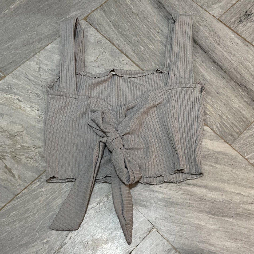 FREE Gray Croptop (Category: Sleeveless) located in Bacoor. Submitted by s4dee (Listing ID 1470528209, Image 1). Description: size: xs - small - ribbon detail.