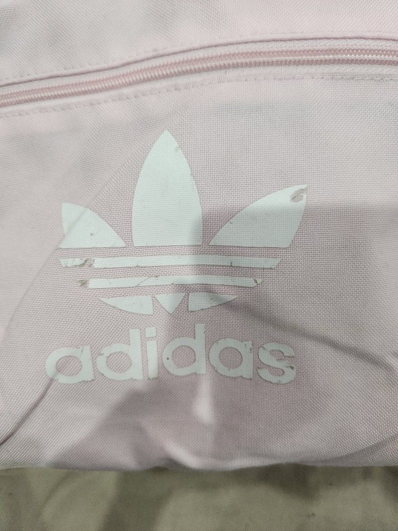 Fs (Category: Backpacks) located in Tarlac. Submitted by margareth24 (Listing ID 1470488551, Image 3). Description: For sale og nike bp sa may logo lang issue the rest no rubs.