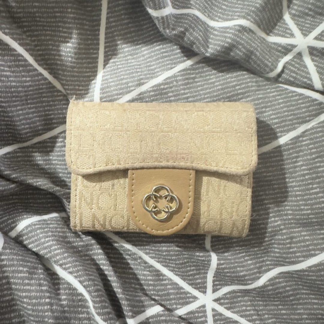 FS! CLN Stacie Card Holder Wallet (Category: Wallets & Card holders) located in Manila. Submitted by faebbles (Listing ID 1470526670, Image 1). Description: item is in good condition. zipper is working. as you can see in the picture, it is a bit dirty because it’s used. .