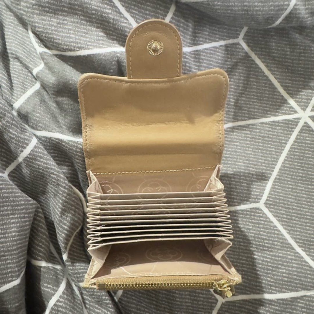 FS! CLN Stacie Card Holder Wallet (Category: Wallets & Card holders) located in Manila. Submitted by faebbles (Listing ID 1470526670, Image 3). Description: item is in good condition. zipper is working. as you can see in the picture, it is a bit dirty because it’s used. .