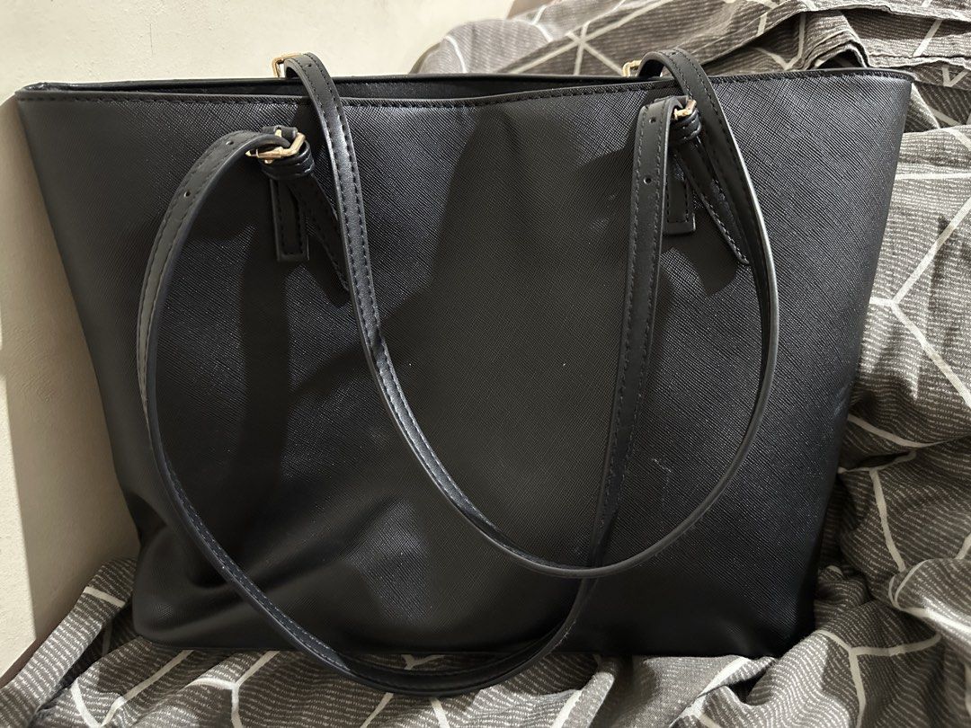 FS! Mumu Select Large Capacity Leather Totebag (Category: Luxury Bags & Wallets) located in Manila. Submitted by faebbles (Listing ID 1470524610, Image 2). Description: item is in good condition. all zippers are working perfectly fine. no damage or flaws. what you see is what you get. dm me if ineterested!.