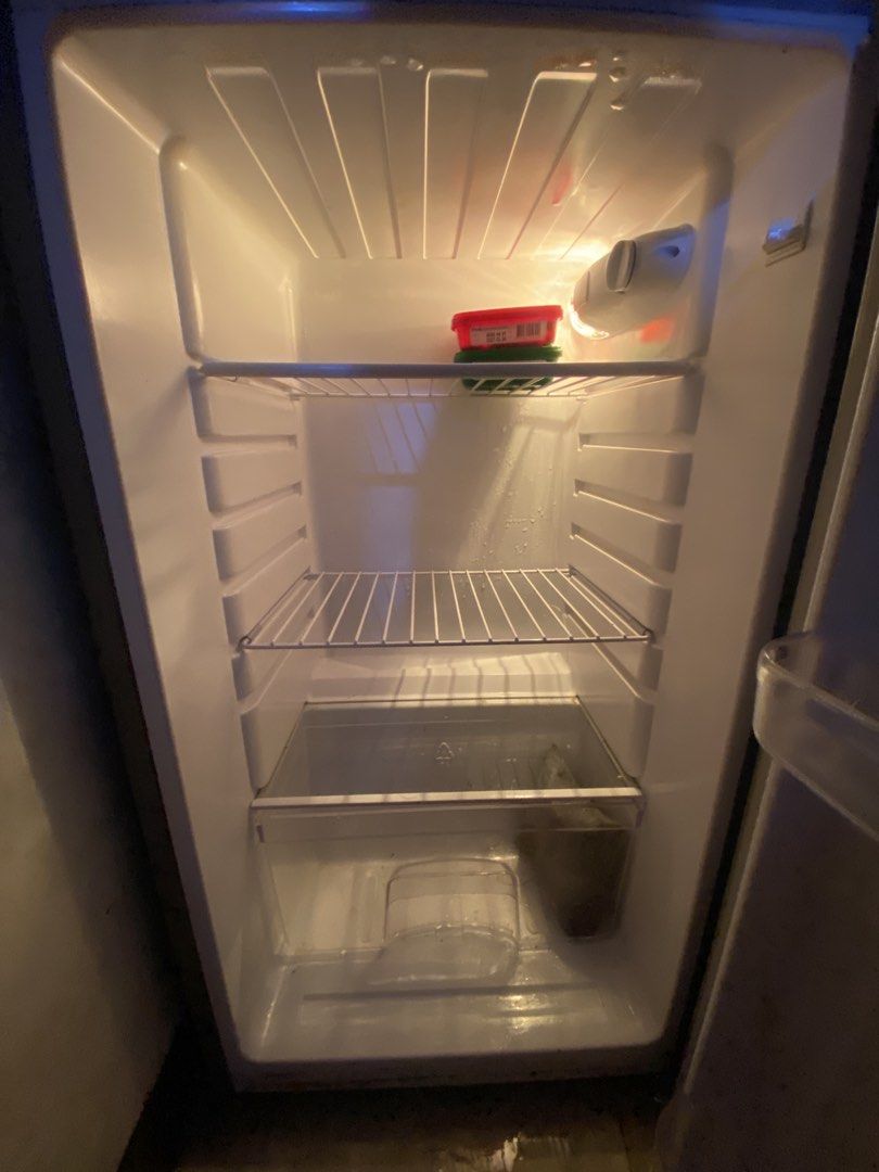 FUJIDENZO 6 cu ft FRIDGE (RDD-60S) (Category: Refrigerators and Freezers) located in Makati City. Submitted by nhielly (Listing ID 1470434886, Image 2). Description: For sale Fujidenzo 6 cu ft 2 doors ref Used - 1 yr palang po mahigit nagamit (no issue) rfs: need funds Location: palingon, taguig (pick up or lalamove).