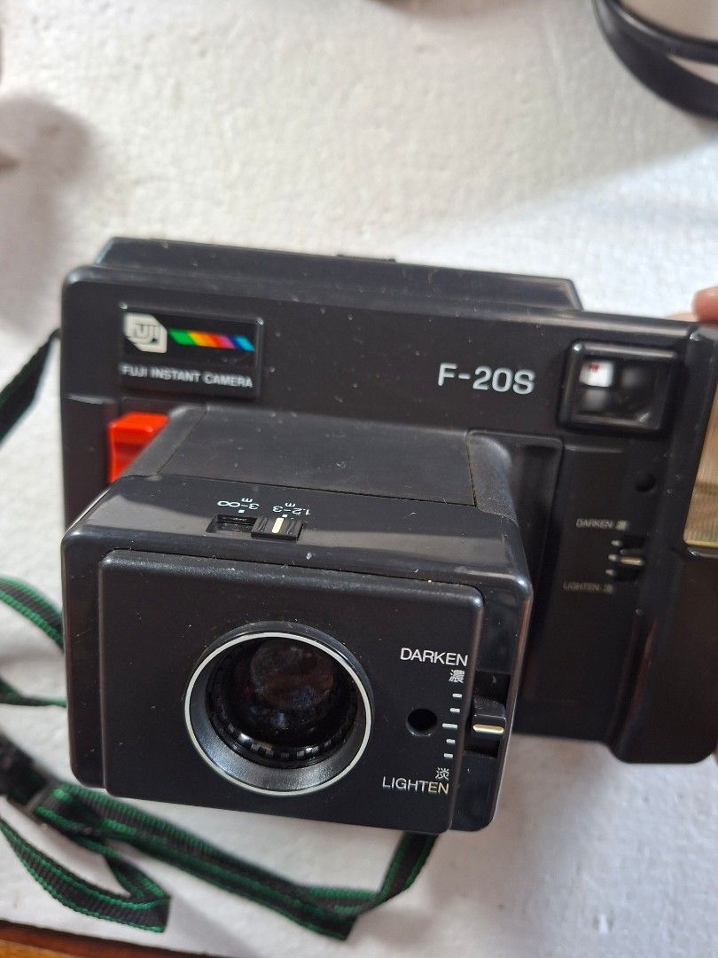 FUJIFIL F-20S (Category: Cameras) located in Baguio. Submitted by meganmeganv (Listing ID 1470408035, Image 2). Description: Tumutunog pa naman pag inon, may lumabas na film nung na click yung shutter. As is.