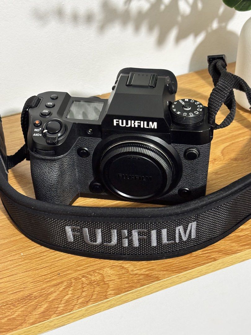 FUJIFILM X-H2 COMPLETE SETUP (Category: Cameras) located in Taguig. Submitted by kdfinds07 (Listing ID 1470492028, Image 2). Description: 📸 FOR SALE: FUJIFILM X-H2 COMPLETE SETUP Selling Fujifilm X-H2, purchased Last year (HenryCameraPH),together with a complete set of lenses and accessories. 📦 INCLUSIONS: • Fujifilm X-H2 Camera Body with XF 16-80mm Kit Lens (Php 153,990) • SanDisk 64GB SD Card (Freebie) • Type-C Charger (Freebie) • Camera Bag 