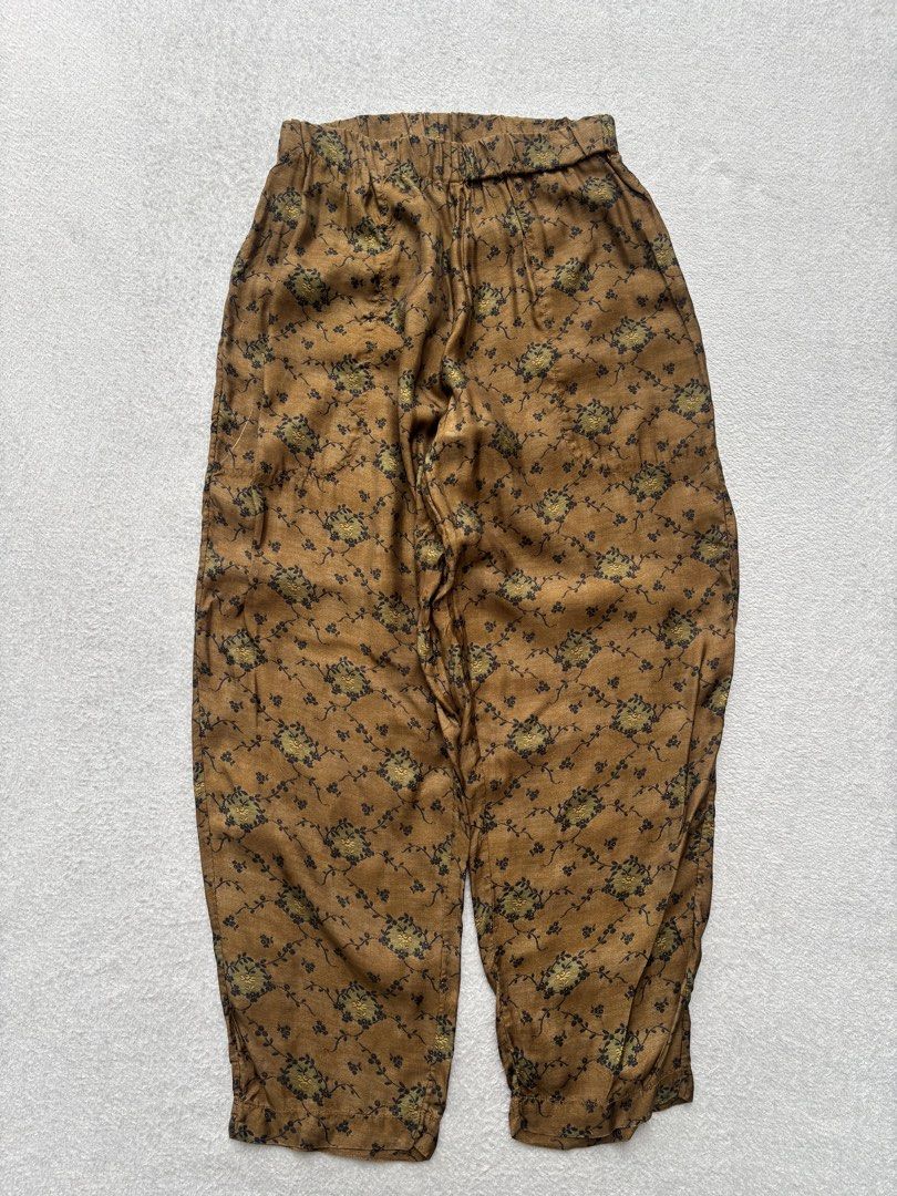 F/W 2019 Uma Wang Graphics Pala Pants (Category: Other Bottoms) located in Baguio. Submitted by thecollector2600 (Listing ID 1470375165, Image 1). Description: Waist- can fit 26-30” Outseam-38” Inseam-27” Leg opening-7” Rise-14” .
