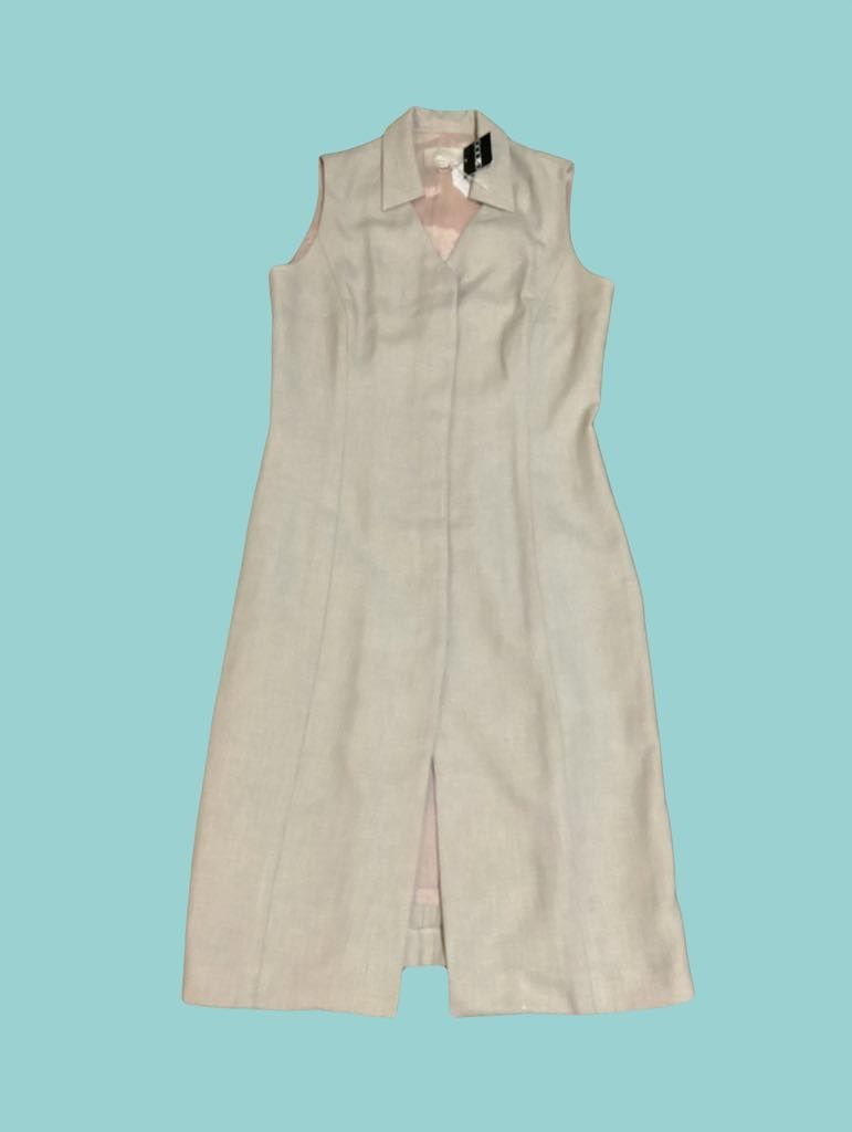 G2000 Beige Sleeveless Collar Dress (Category: Dresses) located in Paranaque City. Submitted by calm_youngstore7 (Listing ID 1470468947, Image 2). Description: - Condition: Brand new with original store tag attached - Color: Neutral beige with a contrasting pink inner lining - Design: Sleeveless, lapel collar, V-neckline, and stylish front slit at the hem - Fit: Structured silhouette that hits around knee length - Fabric: Linen-look material (lig