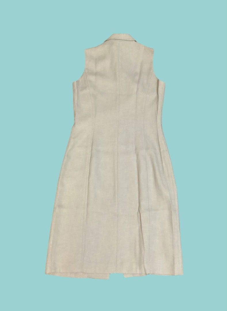 G2000 Beige Sleeveless Collar Dress (Category: Dresses) located in Paranaque City. Submitted by calm_youngstore7 (Listing ID 1470468947, Image 3). Description: - Condition: Brand new with original store tag attached - Color: Neutral beige with a contrasting pink inner lining - Design: Sleeveless, lapel collar, V-neckline, and stylish front slit at the hem - Fit: Structured silhouette that hits around knee length - Fabric: Linen-look material (lig