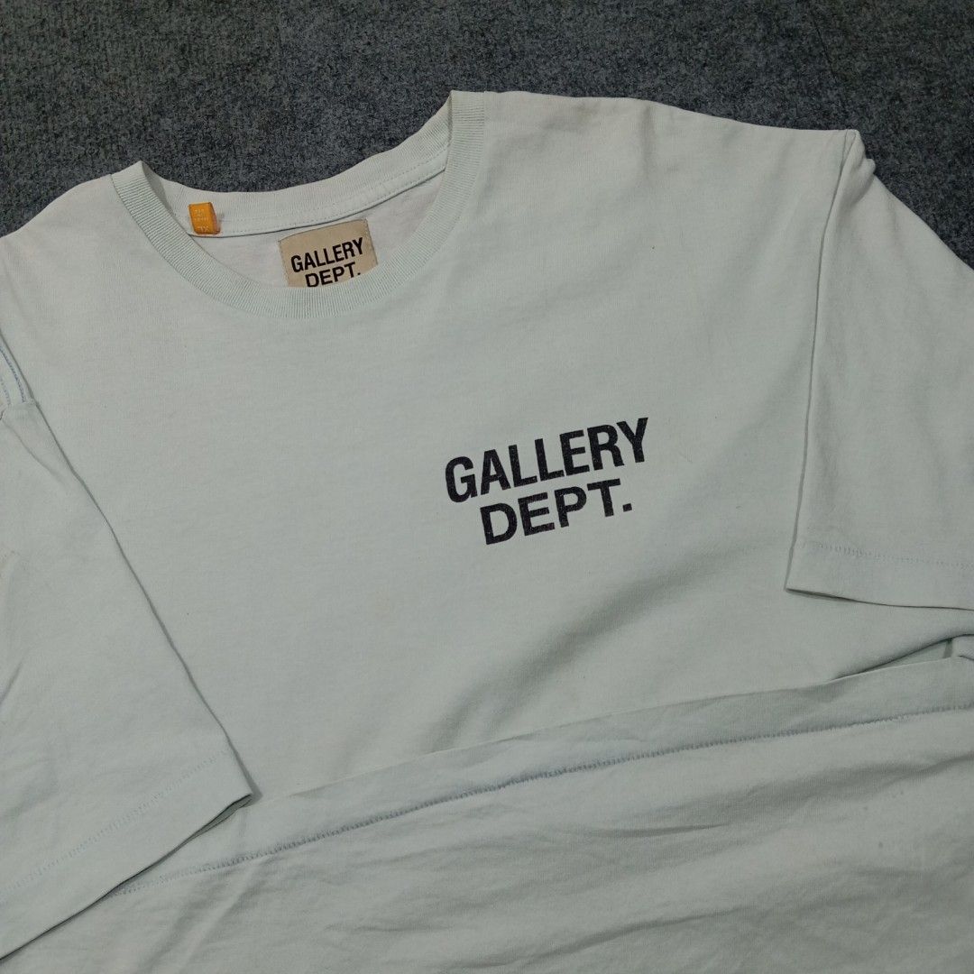 Gallery Dept. Souvenir T-Shirt (Category: Activewear) located in Taguig. Submitted by sito. (Listing ID 1470389195, Image 3). Description: For sale! 📣 Gallery Dept. Souvenir T-Shirt Specs and measurements: • Size XL • Length 32 inches • Width 27 inches Condition Details: • Excellent Condition • no issue • single stitch • Color rate: 10/10 • Overall Condition: 10/10 Price: ~ ₱440 Transaction Details: Location: Upper Bicutan, Taguig City, Metro Ma