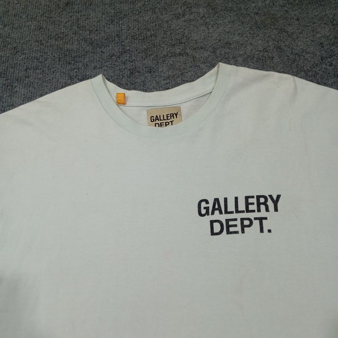 Gallery Dept. Souvenir T-Shirt (Category: Activewear) located in Taguig. Submitted by sito. (Listing ID 1470389195, Image 2). Description: For sale! 📣 Gallery Dept. Souvenir T-Shirt Specs and measurements: • Size XL • Length 32 inches • Width 27 inches Condition Details: • Excellent Condition • no issue • single stitch • Color rate: 10/10 • Overall Condition: 10/10 Price: ~ ₱440 Transaction Details: Location: Upper Bicutan, Taguig City, Metro Ma