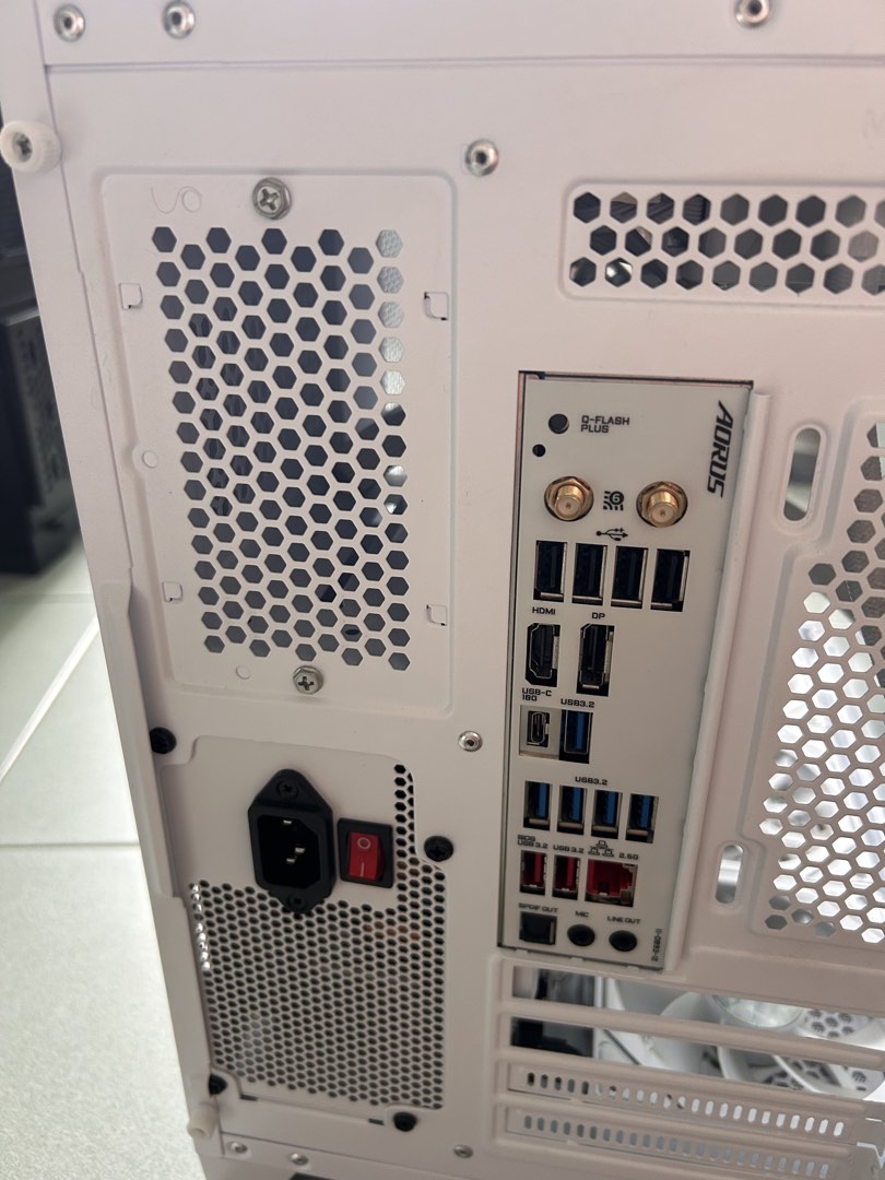 Gaming PC Case with Gigabyte Aorus Motherboard and Corsair Cooling ...